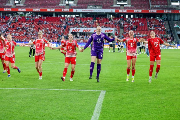 02.05.2026, xsscx, Frauen Fussball, 1. FC Köln - Werder Bremen, 1. Fussball Bundesliga, 24. Spieltag, RheinEnergie-Stadion, Saison 2025 2026: Die Mannschaft des 1. FC Köln feiert ihren Sieg zum 3:0 mit Laura Vogt (1. FC Köln 8), Anna-Lena Stolze (1. FC Köln 7), Sara Agrez (1. FC Köln 4), Aurora Mikalsen (1. FC Köln 23), Vanessa Leimenstoll (1. FC Köln 29), Zö Hasenauer (1. FC Köln 16)DFB regulations prohibit any use of photographs as image sequences and or quasi-video. Photo: xSandraxScherningxPressefotoKochx Nordrhein-Westfalen Germany
