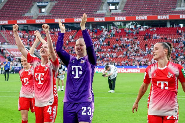 02.05.2026, xsscx, Frauen Fussball, 1. FC Köln - Werder Bremen, 1. Fussball Bundesliga, 24. Spieltag, RheinEnergie-Stadion, Saison 2025 2026: Die Mannschaft des 1. FC Köln feiert ihren Sieg zum 3:0 mit Anna-Lena Stolze (1. FC Köln 7), Sara Agrez (1. FC Köln 4), Aurora Mikalsen (1. FC Köln 23), Vanessa Leimenstoll (1. FC Köln 29) DFB regulations prohibit any use of photographs as image sequences and or quasi-video. Photo: xSandraxScherningxPressefotoKochx Nordrhein-Westfalen Germany