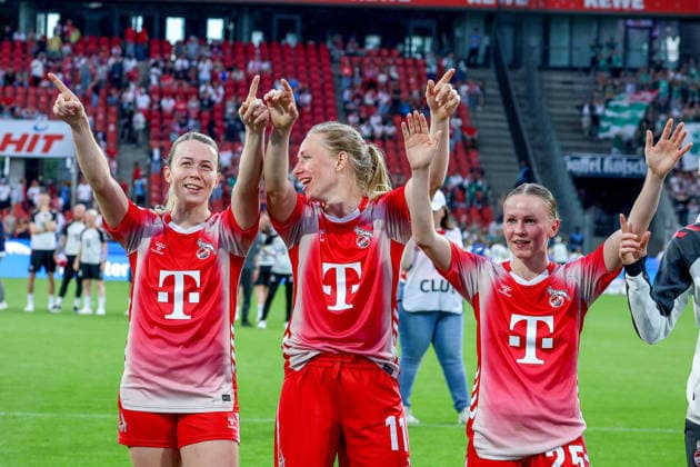 02.05.2026, xsscx, Frauen Fussball, 1. FC Köln - Werder Bremen, 1. Fussball Bundesliga, 24. Spieltag, RheinEnergie-Stadion, Saison 2025 2026: Die Mannschaft des 1. FC Köln feiert ihren Sieg zum 3:0 mit Pauline Bremer (1. FC Köln 11), Laura Donhauser (1. FC Köln 25) DFB regulations prohibit any use of photographs as image sequences and or quasi-video. Photo: xSandraxScherningxPressefotoKochx Nordrhein-Westfalen Germany
