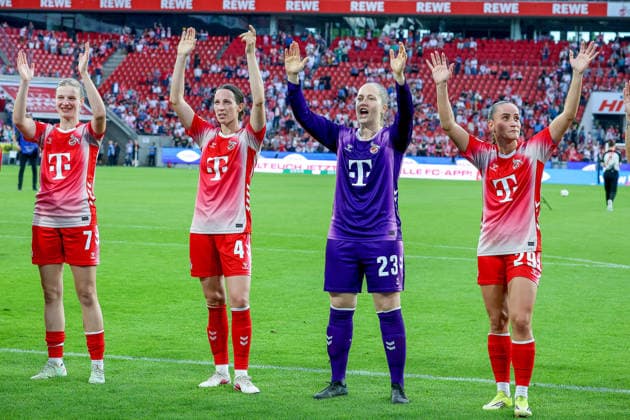02.05.2026, xsscx, Frauen Fussball, 1. FC Köln - Werder Bremen, 1. Fussball Bundesliga, 24. Spieltag, RheinEnergie-Stadion, Saison 2025 2026: Die Mannschaft des 1. FC Köln feiert ihren Sieg zum 3:0 mit Anna-Lena Stolze (1. FC Köln 7), Sara Agrez (1. FC Köln 4), Aurora Mikalsen (1. FC Köln 23), Vanessa Leimenstoll (1. FC Köln 29) DFB regulations prohibit any use of photographs as image sequences and or quasi-video. Photo: xSandraxScherningxPressefotoKochx Nordrhein-Westfalen Germany