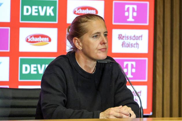 02.05.2026, xsscx, Frauen Fussball, 1. FC Köln - Werder Bremen, 1. Fussball Bundesliga, 24. Spieltag, RheinEnergie-Stadion, Saison 2025 2026: Britta Carlson (1. FC Köln Cheftrainerin) DFB regulations prohibit any use of photographs as image sequences and or quasi-video. Photo: xSandraxScherningxPressefotoKochx Nordrhein-Westfalen Germany