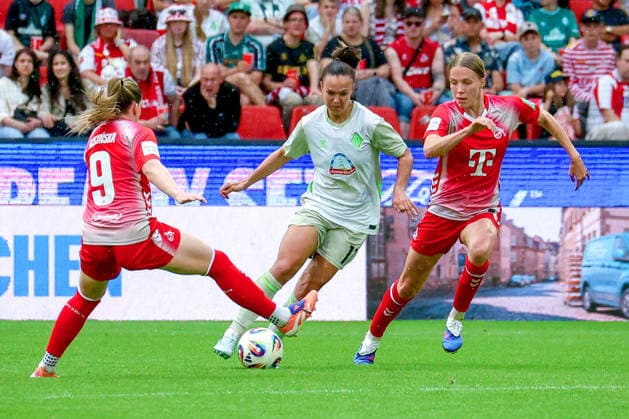 02.05.2026, xsscx, Frauen Fussball, 1. FC Köln - Werder Bremen, 1. Fussball Bundesliga, 24. Spieltag, RheinEnergie-Stadion, Saison 2025 2026: Adriana Achcinska (1. FC Köln 9) im Zweikampf gegen Maja Sternad (Werder Bremen 11) DFB regulations prohibit any use of photographs as image sequences and or quasi-video. Photo: xSandraxScherningxPressefotoKochx Nordrhein-Westfalen Germany