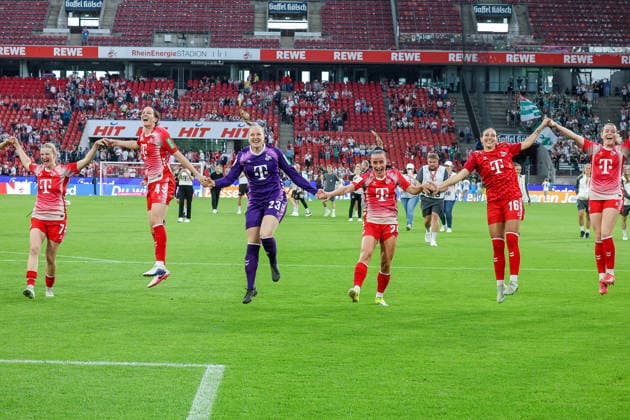 02.05.2026, xsscx, Frauen Fussball, 1. FC Köln - Werder Bremen, 1. Fussball Bundesliga, 24. Spieltag, RheinEnergie-Stadion, Saison 2025 2026: Die Mannschaft des 1. FC Köln feiert ihren Sieg zum 3:0 mit Anna-Lena Stolze (1. FC Köln 7), Sara Agrez (1. FC Köln 4), Aurora Mikalsen (1. FC Köln 23), Vanessa Leimenstoll (1. FC Köln 29), Zö Hasenauer (1. FC Köln 16) DFB regulations prohibit any use of photographs as image sequences and or quasi-video. Photo: xSandraxScherningxPressefotoKochx Nordrhein-Westfalen Germany