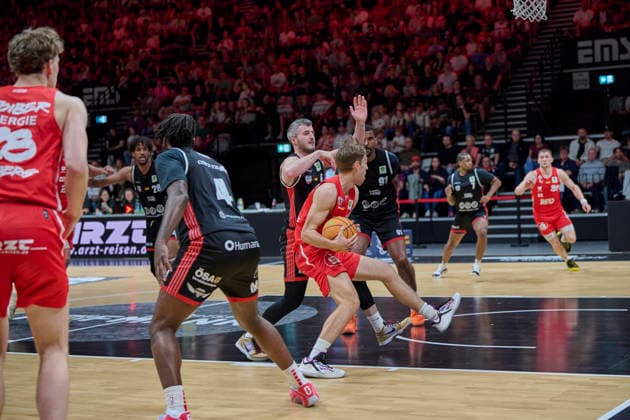 Barmer, BBL2, Nürnberg Falcons BC vs SBB Baskets Wolmirstedt BBL2, Nürnberg Falcons BC vs SBB Baskets Wolmirstedt Nürnberg KIA Metropol Arena Bayern Deutschland