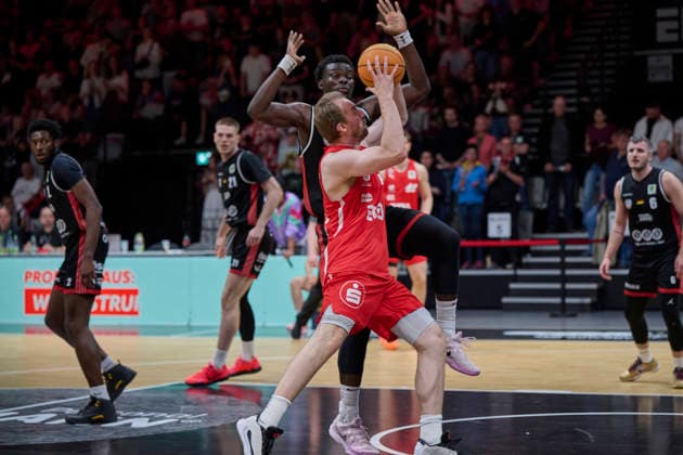 Barmer, BBL2, Nürnberg Falcons BC vs SBB Baskets Wolmirstedt BBL2, Nürnberg Falcons BC vs SBB Baskets Wolmirstedt Nürnberg KIA Metropol Arena Bayern Deutschland