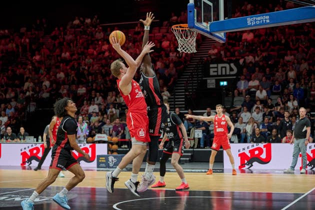 Barmer, BBL2, Nürnberg Falcons BC vs SBB Baskets Wolmirstedt BBL2, Nürnberg Falcons BC vs SBB Baskets Wolmirstedt Nürnberg KIA Metropol Arena Bayern Deutschland