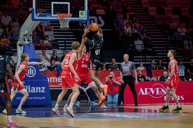 Barmer, BBL2, Nürnberg Falcons BC vs SBB Baskets Wolmirstedt BBL2, Nürnberg Falcons BC vs SBB Baskets Wolmirstedt Nürnberg KIA Metropol Arena Bayern Deutschland