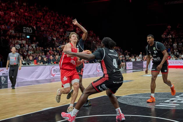 Barmer, BBL2, Nürnberg Falcons BC vs SBB Baskets Wolmirstedt BBL2, Nürnberg Falcons BC vs SBB Baskets Wolmirstedt Nürnberg KIA Metropol Arena Bayern Deutschland