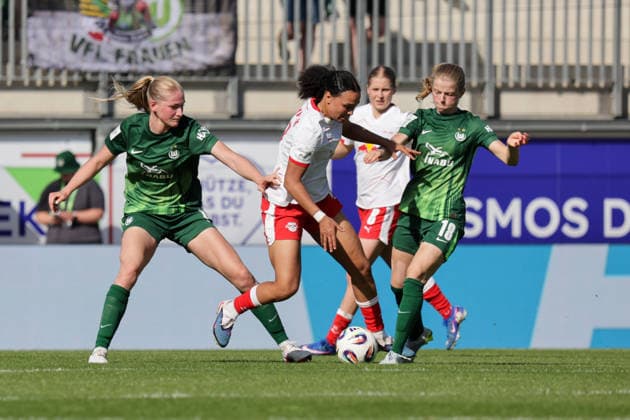 02.05.2026, xgrfx, Fussball Google Pixel Frauen-Bundesliga, VfL Wolfsburg - RB Leipzig v.l. Camilla Küver (VfL Wolfsburg), Lisa Baum (RB Leipzig), Justine Kielland (VfL Wolfsburg) (DFL DFB REGULATIONS PROHIBIT ANY USE OF PHOTOGRAPHS as IMAGE SEQUENCES and or QUASI-VIDEO) Wolfsburg
