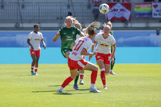 02.05.2026, xgrfx, Fussball Google Pixel Frauen-Bundesliga, VfL Wolfsburg - RB Leipzig v.l. Ella Peddemors (VfL Wolfsburg), Marlene Müller (RB Leipzig) (DFL DFB REGULATIONS PROHIBIT ANY USE OF PHOTOGRAPHS as IMAGE SEQUENCES and or QUASI-VIDEO) Wolfsburg