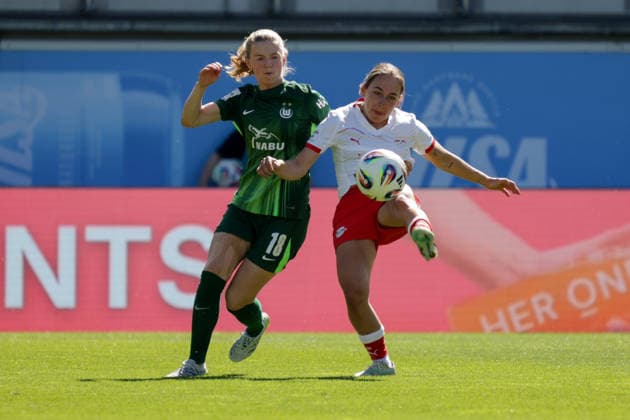 02.05.2026, xgrfx, Fussball Google Pixel Frauen-Bundesliga, VfL Wolfsburg - RB Leipzig v.l. Justine Kielland (VfL Wolfsburg), Delice Boboy (RB Leipzig) (DFL DFB REGULATIONS PROHIBIT ANY USE OF PHOTOGRAPHS as IMAGE SEQUENCES and or QUASI-VIDEO) Wolfsburg