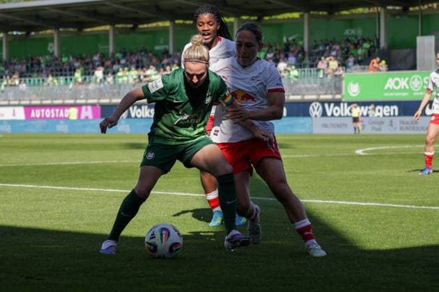 02.05.2026, xgrfx, Fussball Google Pixel Frauen-Bundesliga, VfL Wolfsburg - RB Leipzig v.l. Svenja Huth (VfL Wolfsburg), Delice Boboy (DFL DFB REGULATIONS PROHIBIT ANY USE OF PHOTOGRAPHS as IMAGE SEQUENCES and or QUASI-VIDEO) Wolfsburg