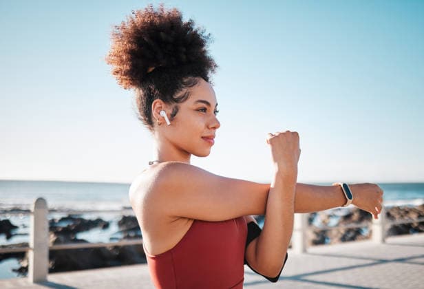 Stretching, start and woman with music for running, exercise and cardio in California. Ready, warm up and runner girl thinking of a workout with audio for motivation while training by the sea. (License=RF) 19837936 ,model released, Symbolfoto  Copyright: xZoonar.com YurixArcursxpeopleimages.comx 19837936 ,model released, Symbolfoto ,property released