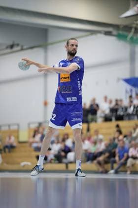 Deutschland - Kelkheim - Münster - 02.05.2026 Handball - Hessen - 3. Liga - Staffel Süd-West - Herren 2025 2026 (27. Spieltag) TSG Münster (blau) - HLZ Friesenheim-Hochdorf II (grau) v.l. Patrick Weber (TSG MÜNSTER - Nr. 42) TSG Münster - HLZ Friesenheim-Hochdorf II
