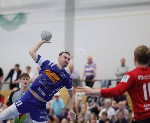 Deutschland - Kelkheim - Münster - 02.05.2026 Handball - Hessen - 3. Liga - Staffel Süd-West - Herren 2025 2026 (27. Spieltag) TSG Münster (blau) - HLZ Friesenheim-Hochdorf II (grau) v.l. Kenneth Fuhrig (TSG MÜNSTER - Nr. 17) TSG Münster - HLZ Friesenheim-Hochdorf II