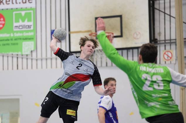Deutschland - Kelkheim - Münster - 02.05.2026 Handball - Hessen - 3. Liga - Staffel Süd-West - Herren 2025 2026 (27. Spieltag) TSG Münster (blau) - HLZ Friesenheim-Hochdorf II (grau) v.l. Vincent Hörner (FRIESENHEIM II - Nr. 2) TSG Münster - HLZ Friesenheim-Hochdorf II