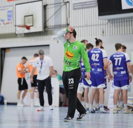 Deutschland - Kelkheim - Münster - 02.05.2026 Handball - Hessen - 3. Liga - Staffel Süd-West - Herren 2025 2026 (27. Spieltag) TSG Münster (blau) - HLZ Friesenheim-Hochdorf II (grau) v.l. Fin Welkenbach (TSG MÜNSTER - Nr. 23) TSG Münster - HLZ Friesenheim-Hochdorf II