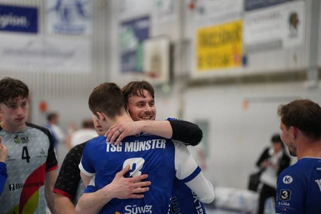 Deutschland - Kelkheim - Münster - 02.05.2026 Handball - Hessen - 3. Liga - Staffel Süd-West - Herren 2025 2026 (27. Spieltag) TSG Münster (blau) - HLZ Friesenheim-Hochdorf II (grau) v.l. Dominik Winzer Manso (TSG MÜNSTER - Nr. 3), Matic Grusovnik (TSG MÜNSTER - Nr. 10) TSG Münster - HLZ Friesenheim-Hochdorf II