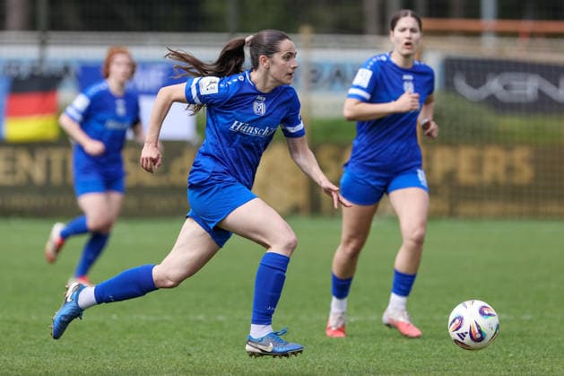 Marie Bleil (SV Meppen, 7) am Ball, Einzelbild, Ganzkörper, Aktion, Action, Spielszene, DIE DFB-RICHTLINIEN UNTERSAGEN JEGLICHE NUTZUNG VON FOTOS ALS SEQUENZBILDER UND ODER VIDEOÄHNLICHE FOTOSTRECKEN. DFB REGULATIONS PROHIBIT ANY USE OF PHOTOGRAPHS AS IMAGE SEQUENCES AND OR QUASI-VIDEO., 03.05.2026, Meppen (Deutschland), Fussball, 2. Frauen-Bundesliga, SV Meppen - FC Ingolstadt 04