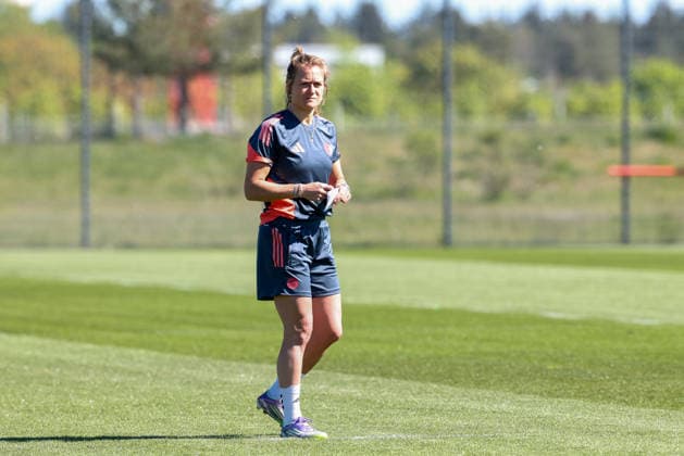 Clara Schoene (FC Bayern Muenchen, Co-Trainerin) beim Training, GER, Offizielles Abschlusstraining FC Bayern Muenchen, Fussball, UEFA Womens Champions League, Halbfinale, Rueckspiel, Saison 2025 2026, 02.05.2026, GER, Offizielles Abschlusstraining FC Bayern Muenchen, Fussball, UEFA Womens Champions League, Halbfinale, Rueckspiel, Saison 2025 2026, 02.05.2026 Muenchen Copyright: xEibner-Pressefoto JennixMaulx EP_JML