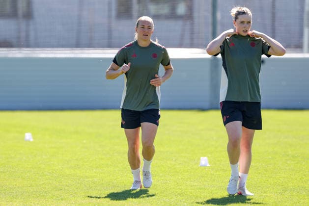 Magdalena Eriksson (FC Bayern Muenchen, 05) und Alara Sehitler (FC Bayern Muenchen, 14) beim Training, GER, Offizielles Abschlusstraining FC Bayern Muenchen, Fussball, UEFA Womens Champions League, Halbfinale, Rueckspiel, Saison 2025 2026, 02.05.2026, GER, Offizielles Abschlusstraining FC Bayern Muenchen, Fussball, UEFA Womens Champions League, Halbfinale, Rueckspiel, Saison 2025 2026, 02.05.2026 Muenchen Copyright: xEibner-Pressefoto JennixMaulx EP_JML