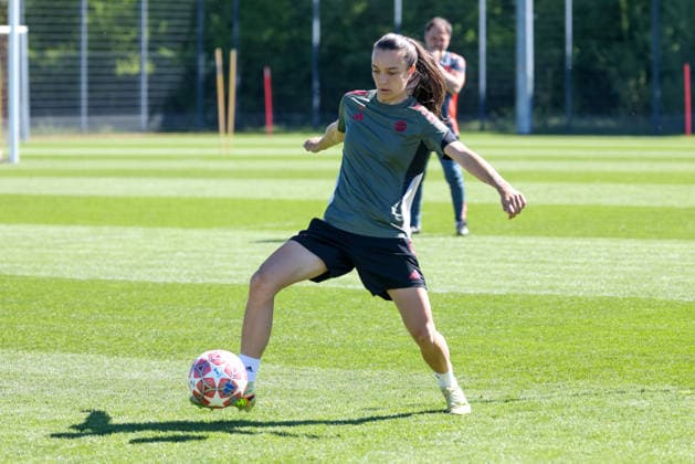 Natalia Padilla-Bidas (FC Bayern Muenchen, 23) mit Ball beim Training, GER, Offizielles Abschlusstraining FC Bayern Muenchen, Fussball, UEFA Womens Champions League, Halbfinale, Rueckspiel, Saison 2025 2026, 02.05.2026, GER, Offizielles Abschlusstraining FC Bayern Muenchen, Fussball, UEFA Womens Champions League, Halbfinale, Rueckspiel, Saison 2025 2026, 02.05.2026 Muenchen Copyright: xEibner-Pressefoto JennixMaulx EP_JML