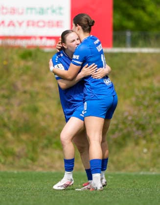 03.05.2026, Waldstadion, Meppen, GER, 2. Bundesliga, Frauen: SV Meppen vs FC Ingolstadt, 1:0-Torschütze Marleen Kropp (SV Meppen 9) freut sich mit Anouk Blaschka (SV Meppen 10) DFL REGULATIONS PROHIBIT ANY USE OF PHOTOGRAPHS AS IMAGE SEQUENCES AND OR QUASI-VIDEO. Meppen Niedersachsen Deutschland Waldstadion