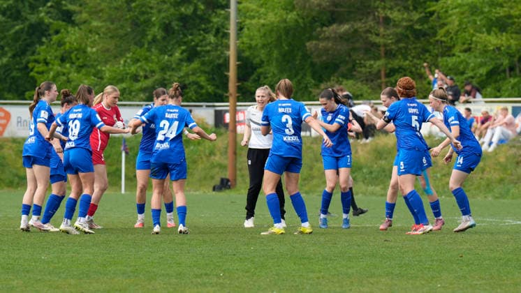 03.05.2026, Waldstadion, Meppen, GER, 2. Bundesliga, Frauen: SV Meppen vs FC Ingolstadt, kleine Trainingseinheit der SVM-Frauen in der Pause DFL REGULATIONS PROHIBIT ANY USE OF PHOTOGRAPHS AS IMAGE SEQUENCES AND OR QUASI-VIDEO. Meppen Niedersachsen Deutschland Waldstadion