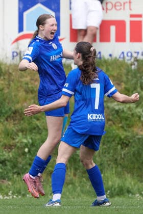 v.li.: Torschützin Laura Bröring (SV Meppen, 6) und Marie Bleil (SV Meppen, 7) mit Torjubel, Jubel, jubeln, jubelt, optimistisch, Spielszene, Highlight, Freude über das Tor zum 2:0, DIE DFB-RICHTLINIEN UNTERSAGEN JEGLICHE NUTZUNG VON FOTOS ALS SEQUENZBILDER UND ODER VIDEOÄHNLICHE FOTOSTRECKEN. DFB REGULATIONS PROHIBIT ANY USE OF PHOTOGRAPHS AS IMAGE SEQUENCES AND OR QUASI-VIDEO., 03.05.2026, Meppen (Deutschland), Fussball, 2. Frauen-Bundesliga, SV Meppen - FC Ingolstadt 04