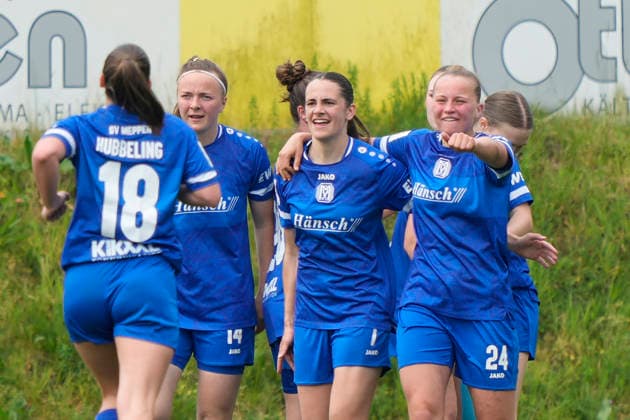 03.05.2026, Waldstadion, Meppen, GER, 2. Bundesliga, Frauen: SV Meppen vs FC Ingolstadt, Meppen jubelt nach dem 2:0 von Laura Bröring (SV Meppen 6), hinten rechts, verdeckt DFL REGULATIONS PROHIBIT ANY USE OF PHOTOGRAPHS AS IMAGE SEQUENCES AND OR QUASI-VIDEO. Meppen Niedersachsen Deutschland Waldstadion