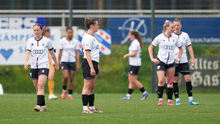 03.05.2026, Waldstadion, Meppen, GER, 2. Bundesliga, Frauen: SV Meppen vs FC Ingolstadt, frustrierte Gäste nach dem Meppener 2:0-Treffer DFL REGULATIONS PROHIBIT ANY USE OF PHOTOGRAPHS AS IMAGE SEQUENCES AND OR QUASI-VIDEO. Meppen Niedersachsen Deutschland Waldstadion