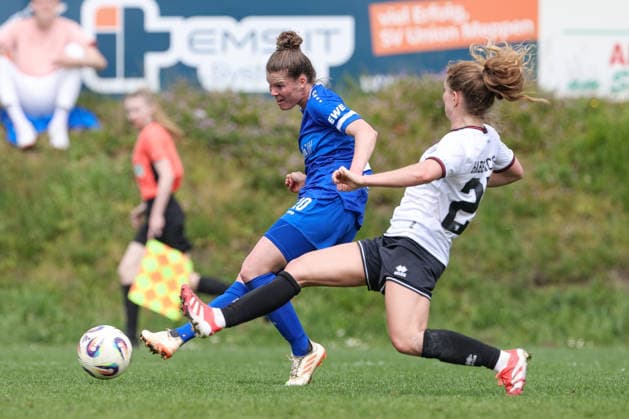 v.li.: Torschützin Chantal Schouwstra (SV Meppen, 20) erzielt das Tor zum 3:0, Treffer, Highlight, Torerfolg und Leonie Haberäcker (FC Ingolstadt, 27) im Zweikampf, Duell, Dynamik, Aktion, Action, Spielszene, DIE DFB-RICHTLINIEN UNTERSAGEN JEGLICHE NUTZUNG VON FOTOS ALS SEQUENZBILDER UND ODER VIDEOÄHNLICHE FOTOSTRECKEN. DFB REGULATIONS PROHIBIT ANY USE OF PHOTOGRAPHS AS IMAGE SEQUENCES AND OR QUASI-VIDEO., 03.05.2026, Meppen (Deutschland), Fussball, 2. Frauen-Bundesliga, SV Meppen - FC Ingolstadt 04