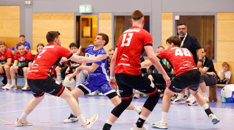 02.05.2026 Handball Oberliga Männer 2025 2026 SG Arheilgen - HSG Rodgau Nieder-Roden II (36:29) v. li. Jascha Schuricht 2 Rodgau Florian Brüll 11 SGA Darmstadt Hessen Deutschland