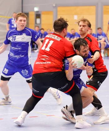 02.05.2026 Handball Oberliga Männer 2025 2026 SG Arheilgen - HSG Rodgau Nieder-Roden II (36:29) v. li. Kein Durchkommen Sven Schultheis 11 Rodgau Martin Rellig 7 SGA Lars Spanheimer 21 Rodgau Darmstadt Hessen Deutschland