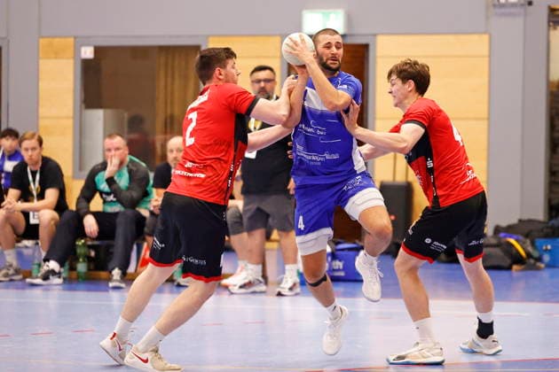 02.05.2026 Handball Oberliga Männer 2025 2026 SG Arheilgen - HSG Rodgau Nieder-Roden II (36:29) v. li. Jascha Schuricht 2 Rodgau Philipp Sonderecker 4 SGA Cedrik Eger 4 Rodgau Darmstadt Hessen Deutschland