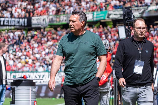Hannover, Deutschland 03. Mai 2026: 2. BL - 2025 2026 - Sp. 32 - Hannover 96 gegen Preußen Münster Im Bild: Trainer Alois Schwartz (PRM) DFL DFB regulations prohibit any use of photographs as image sequences and or quasi-video Heinz von Heiden Arena Niedersachsen