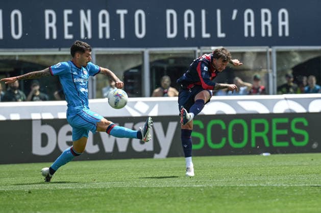 CALCIO - Serie A - Bologna FC vs Cagliari Calcio Federico Bernardeschi (Bologna Fc) shooting on goal during Bologna FC vs Cagliari Calcio, Italian soccer Serie A match in Bologna, Italy, May 03 2026 Bologna Italy  Copyright: xIPAxSport ABACAx