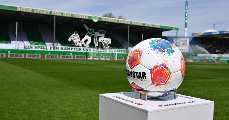 03.05.2026 - Fussball - Saison 2025 2026 - 2. Fussball - Bundesliga - Derby Frankenderby - 32. Spieltag: SpVgg Greuther Fürth ( Kleeblatt ) - 1. FC Nürnberg FCN ( Club ) - Sportfoto Zink - xwoxzix - DFL regulations prohibit any use of photographs as image sequences and or quasi-video - only for editorial use - Feature Impression Symbolbild Symbolfoto - Spielball Ball DERBYSTAR