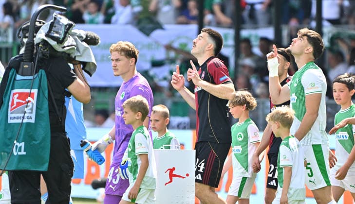 03.05.2026 - Fussball - Saison 2025 2026 - 2. Fussball - Bundesliga - Derby Frankenderby - 32. Spieltag: SpVgg Greuther Fürth ( Kleeblatt ) - 1. FC Nürnberg FCN ( Club ) - Sportfoto Zink MeZi - xmexzix - DFL regulations prohibit any use of photographs as image sequences and or quasi-video - only for editorial use - Luka Lochoshvili (24, 1. FC Nürnberg FCN ) Reno Münz Muenz (5, SpVgg Greuther Fürth )
