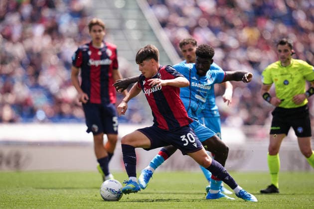 BolognaÕs Benjamin Dominguez fights for the ball with CagliariÕs Michel Adopo during the Serie A soccer match between Bologna and Cagliari at the Renato DallÕAra Stadium in Bologna, north Italy - Saturday, May 3, 2026 -  Copyright: xMassimoxPaolone LaPressex