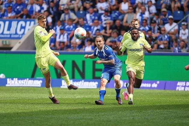 Magdeburg, Sachsen-Anhalt, Deutschland, 03.05.2026: Avnet Arena: 32. Spieltag, Saison 2025 26, 2. Fußball-Bundesliga: 1. FC Magdeburg - Hertha BSC: L-R u.a. Michael Cuisance (10, Hertha BSC), Baris Atik (23, 1. FC Magdeburg), Deyovaisio Zeefuik (42, Hertha BSC)
