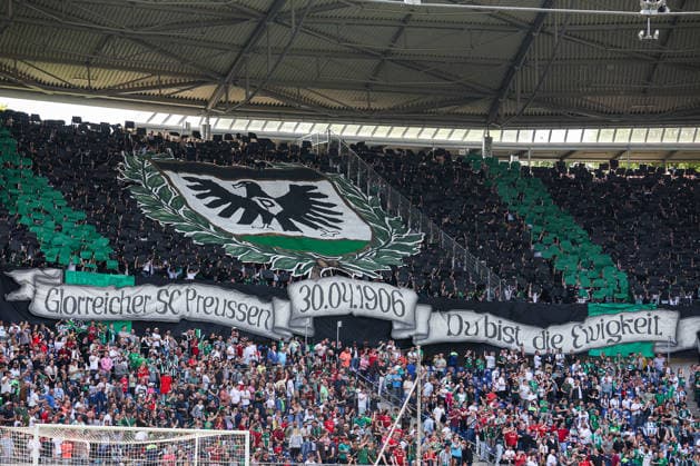 2. Bundesliga - Hannover 96 - SC Preußen Münster am 03.05.2026 in der Heinz von Heiden Arena in Hannover Die Münster Fans im Gästeblock mit einer Choreo, Choreographie, Choreografie zum 120 jährigem Vereinsjubiläum