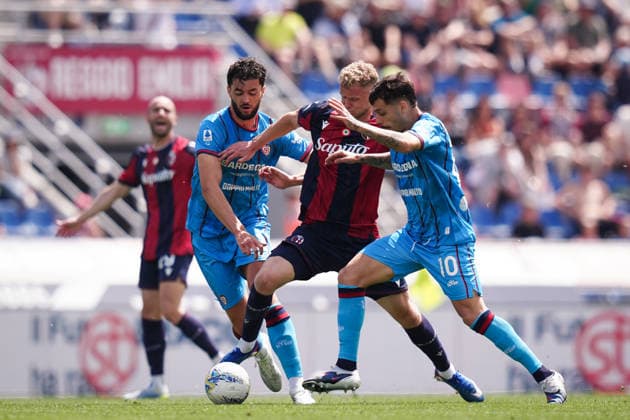 BolognaÕs Jens Odgaard fights for the ball with CagliariÕs Gianluca Gaetano during the Serie A soccer match between Bologna and Cagliari at the Renato DallÕAra Stadium in Bologna, north Italy - Saturday, May 3, 2026 -  Copyright: xMassimoxPaolone LaPressex