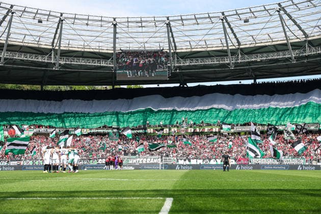 2. Bundesliga - Hannover 96 - SC Preußen Münster am 03.05.2026 in der Heinz von Heiden Arena in Hannover Die Hannover 96 Fans in der Nordkurve mit einer Blockfahne