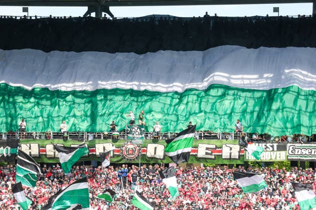 2. Bundesliga - Hannover 96 - SC Preußen Münster am 03.05.2026 in der Heinz von Heiden Arena in Hannover Die Hannover 96 Fans in der Nordkurve mit einer Blockfahne