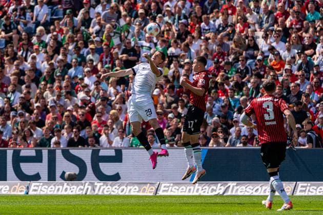Hannover, Deutschland 03. Mai 2026: 2. BL - 2025 2026 - Sp. 32 - Hannover 96 gegen Preußen Münster Im Bild: v. li. im Zweikampf Imad Rondic (PRM) und Bastian Allgeier (HAN) DFL DFB regulations prohibit any use of photographs as image sequences and or quasi-video Heinz von Heiden Arena Niedersachsen