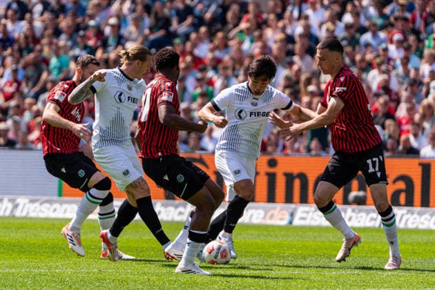 Hannover, Deutschland 03. Mai 2026: 2. BL - 2025 2026 - Sp. 32 - Hannover 96 gegen Preußen Münster Im Bild: v. li. im Zweikampf Boris Tomiak (HAN), Marvin Schulz (PRM), Ime Daniel Okon (HAN), Shin Yamada (PRM) und Bastian Allgeier (HAN) DFL DFB regulations prohibit any use of photographs as image sequences and or quasi-video Heinz von Heiden Arena Niedersachsen