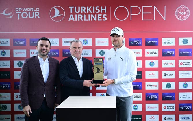 Turkish Airlines Open 2026 Golf Tournament in Antalya ANTALYA, TURKIYE - MAY 3: Turkish Youth and Sports Minister Osman Askin Bak (C) gives the championship award to Mikael Lindberg (R) of Sweden after Turkish Airlines Open 2026 Golf Tournament, as part of the DP World Tour Asia Series, at the Regnum National Golf Club in the Belek Tourism Center in the Serik district of Antalya, Turkiye on May 3, 2026. Orhan Cicek Anadolu Antalya Turkey. Editorial use only. Please get in touch for any other usage.  Copyright: x2026xAnadoluxOrhanxCicekx
