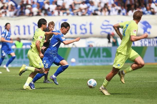 Magdeburg, Sachsen-Anhalt, Deutschland, 03.05.2026: Avnet Arena: 32. Spieltag, Saison 2025 26, 2. Fußball-Bundesliga: 1. FC Magdeburg - Hertha BSC: Laurin Ulrich (8, 1. FC Magdeburg) am Ball