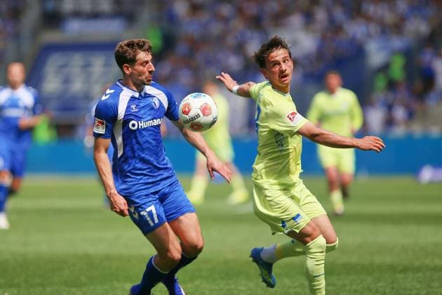 Magdeburg, Sachsen-Anhalt, Deutschland, 03.05.2026: Avnet Arena: 32. Spieltag, Saison 2025 26, 2. Fußball-Bundesliga: 1. FC Magdeburg - Hertha BSC: Alexander Nollenberger (17, 1. FC Magdeburg) und Michal Karbownik (33, Hertha BSC) im Duell
